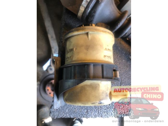 Gebruikte Servo Oliereservoir Renault Megane (BA) 1.6 16V Prijs € 25,00 Margeregeling aangeboden door Autorecycling Chino B.V.