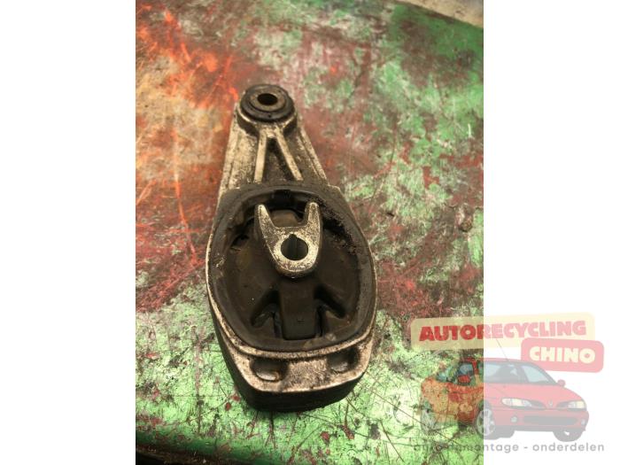 Gebruikte Motorsteun Peugeot 206 (2A/C/H/J/S) 1.4 XR,XS,XT,Gentry Prijs € 25,00 Margeregeling aangeboden door Autorecycling Chino B.V.