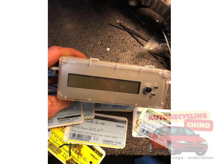 Gebruikte Display Interieur Mitsubishi Eclipse Spyder (D5) 2.4 RS 16V Prijs € 50,00 Margeregeling aangeboden door Autorecycling Chino B.V.