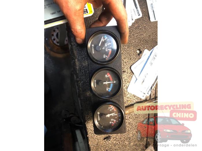 Oliedruk Meter van een Mitsubishi Eclipse Spyder (D5) 2.4 RS 16V 1999