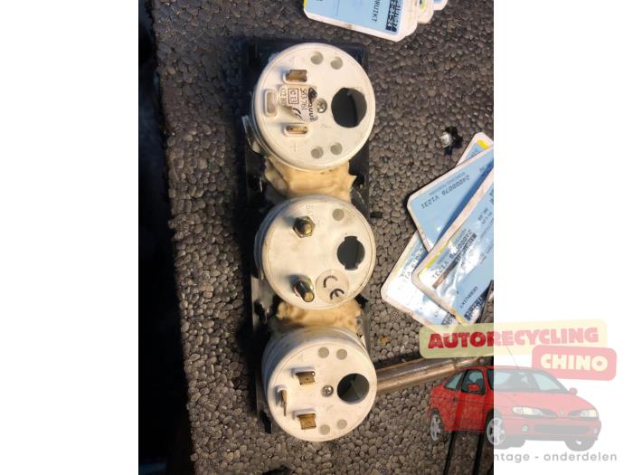 Oliedruk Meter van een Mitsubishi Eclipse Spyder (D5) 2.4 RS 16V 1999