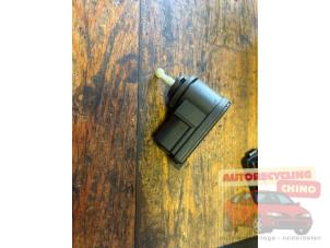 Gebruikte Koplampmotor Volkswagen Polo IV (9N1/2/3) 1.2 12V Prijs € 9,99 Margeregeling aangeboden door Autorecycling Chino B.V.