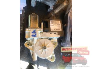 Gebruikte Motor electrisch raam Volvo S40 (MS) 1.6 D 16V Prijs € 49,00 Margeregeling aangeboden door Autorecycling Chino B.V.