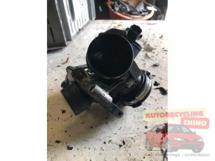 Gasklephuis van een Volvo S40 (MS) 1.6 D 16V 2006