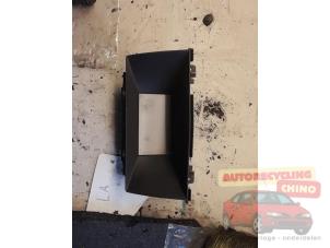 Gebruikte Display Interieur Opel Astra H GTC (L08) 1.7 CDTi 16V Prijs € 30,00 Margeregeling aangeboden door Autorecycling Chino B.V.