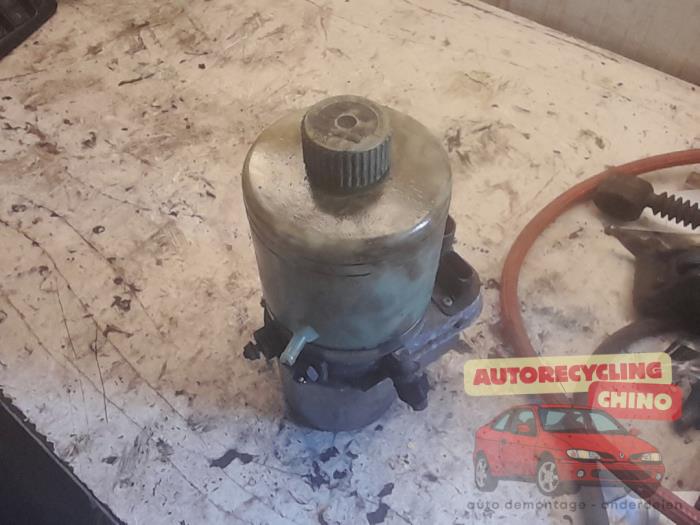 Gebruikte Servopomp Volkswagen Polo IV (9N1/2/3) 1.2 Prijs € 75,00 Margeregeling aangeboden door Autorecycling Chino B.V.