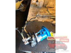 Gebruikte Tankvlotter Audi Q3 (8UB/8UG) 2.0 16V TFSI 170 Quattro Prijs € 50,00 Margeregeling aangeboden door Autorecycling Chino B.V.