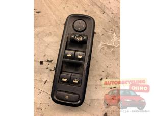 Gebruikte Ruit schakelaar elektrisch Peugeot 807 2.2 HDiF 16V Prijs € 40,00 Margeregeling aangeboden door Autorecycling Chino B.V.