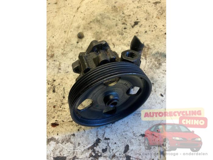 Gebruikte Pomp Servo Peugeot 807 2.2 HDiF 16V Prijs € 45,00 Margeregeling aangeboden door Autorecycling Chino B.V.