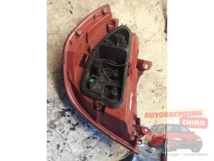 Gebruikte Achterlicht rechts Renault Clio III (BR/CR) 1.5 dCi FAP Prijs € 40,00 Margeregeling aangeboden door Autorecycling Chino B.V.