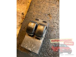 Gebruikte Ruit schakelaar elektrisch Hyundai Getz 1.3i 12V Prijs € 35,00 Margeregeling aangeboden door Autorecycling Chino B.V.