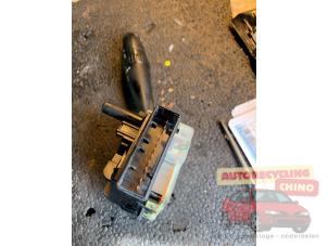 Gebruikte Ruitenwis Schakelaar Hyundai Getz 1.3i 12V Prijs € 25,00 Margeregeling aangeboden door Autorecycling Chino B.V.