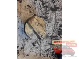 Gebruikte Oliedop Opel Vectra C Caravan 2.2 DIG 16V Prijs € 15,00 Margeregeling aangeboden door Autorecycling Chino B.V.