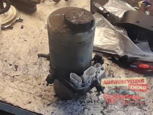 Gebruikte Pomp Servo Opel Vectra C Caravan 2.2 DIG 16V Prijs € 50,00 Margeregeling aangeboden door Autorecycling Chino B.V.