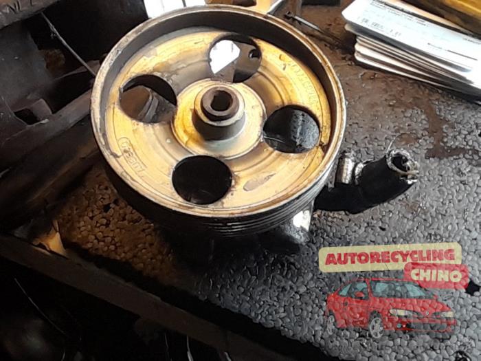 Gebruikte Servopomp Peugeot Expert (G9) 1.6 HDi 90 Prijs € 45,00 Margeregeling aangeboden door Autorecycling Chino B.V.
