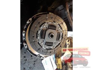 Gebruikte Koppelingsplaat Peugeot Expert (G9) 1.6 HDi 90 Prijs € 75,00 Margeregeling aangeboden door Autorecycling Chino B.V.