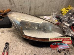 Gebruikte Koplamp rechts Citroen C4 Grand Picasso (UA) 2.0 16V Autom. Prijs € 75,00 Margeregeling aangeboden door Autorecycling Chino B.V.