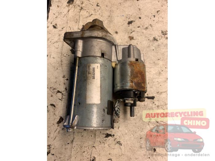 Startmotor van een Mercedes-Benz B (W245) 2.0 B-200 16V Turbo 2005