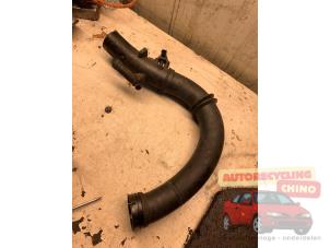 Gebruikte Intercooler Buis Mercedes B (W245) 2.0 B-200 16V Turbo Prijs € 40,00 Margeregeling aangeboden door Autorecycling Chino B.V.