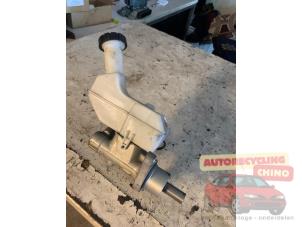 Gebruikte Hoofdremcilinder Renault Clio III (BR/CR) 1.2 16V 75 Prijs € 25,00 Margeregeling aangeboden door Autorecycling Chino B.V.