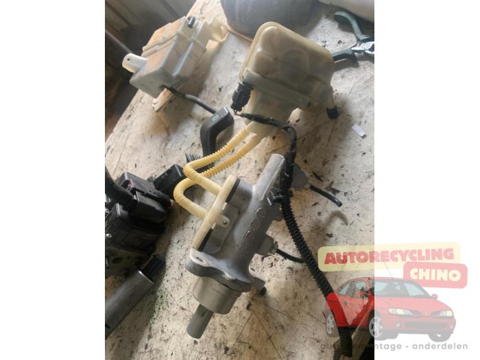 Gebruikte Hoofdremcilinder Opel Meriva (A) 1.6 Prijs € 25,00 Margeregeling aangeboden door Autorecycling Chino B.V.