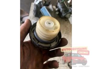 Gebruikte Tankdop Mazda Xedos 6 2.0i V6 24V Prijs € 15,00 Margeregeling aangeboden door Autorecycling Chino B.V.