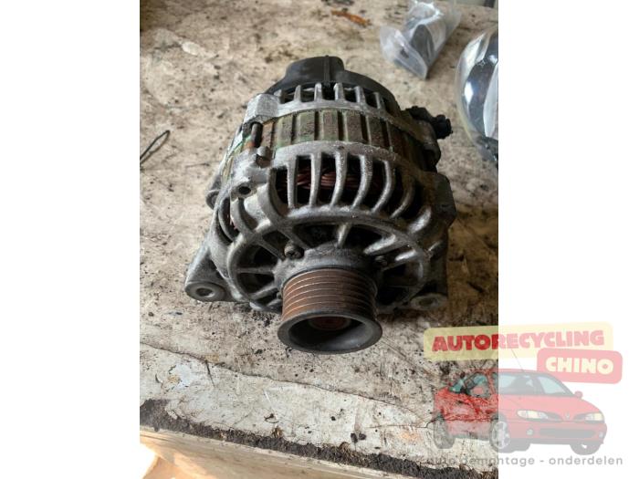 Gebruikte Dynamo Kia Carnival 2 (FIB/FLD) 2.5 V6 24V Prijs € 35,00 Margeregeling aangeboden door Autorecycling Chino B.V.