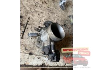 Gebruikte Gasklephuis Kia Carnival 2 (FIB/FLD) 2.5 V6 24V Prijs € 35,00 Margeregeling aangeboden door Autorecycling Chino B.V.