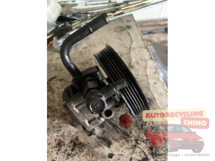 Gebruikte Servopomp Kia Carnival 2 (FIB/FLD) 2.5 V6 24V Prijs € 45,00 Margeregeling aangeboden door Autorecycling Chino B.V.