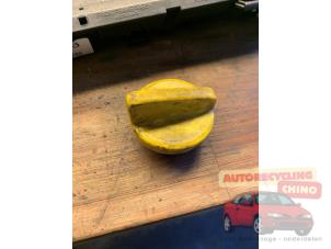 Gebruikte Oliedop Renault Twingo II (CN) 1.2 Prijs € 10,00 Margeregeling aangeboden door Autorecycling Chino B.V.