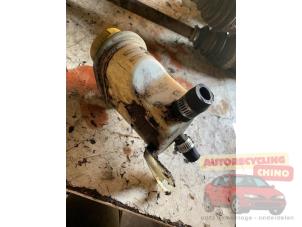 Gebruikte Servo Oliereservoir Peugeot Bipper (AA) 1.4 HDi Prijs € 20,00 Margeregeling aangeboden door Autorecycling Chino B.V.