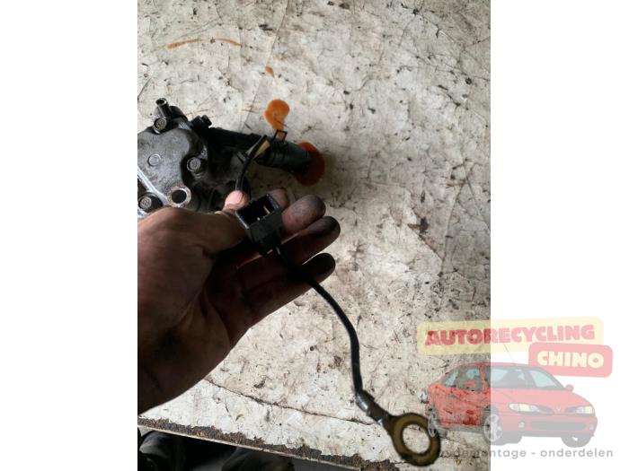 Stuurbekrachtiging Pomp van een Mazda 323 (BA12) 1.3i 16V 1996