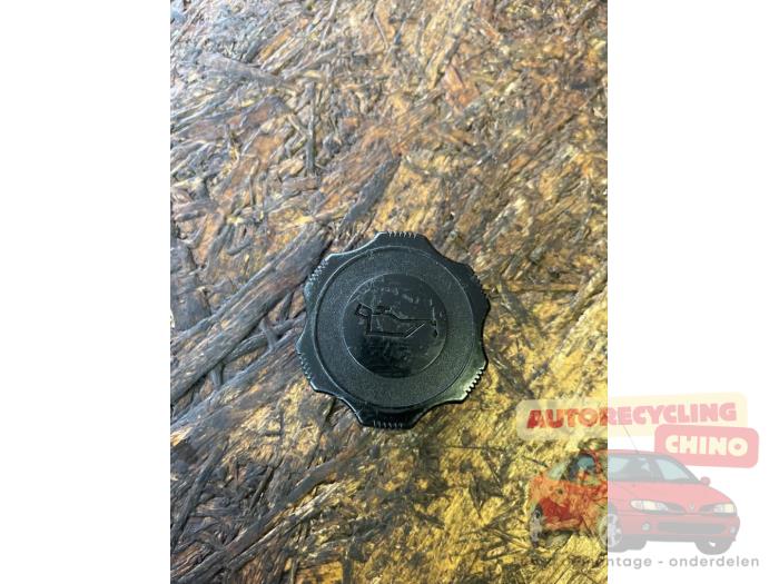 Gebruikte Oliedop Mazda Xedos 6 2.0i V6 24V Prijs € 15,00 Margeregeling aangeboden door Autorecycling Chino B.V.