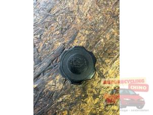 Gebruikte Oliedop Mazda Xedos 6 2.0i V6 24V Prijs € 15,00 Margeregeling aangeboden door Autorecycling Chino B.V.