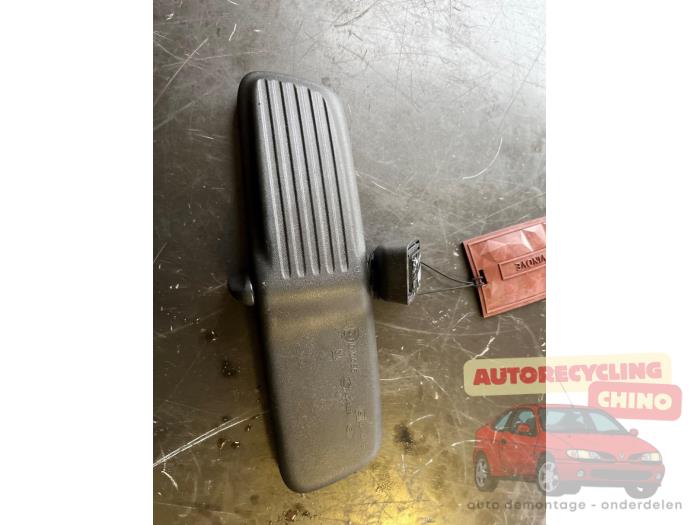 Binnenspiegel van een Opel Corsa D 1.2 16V 2013