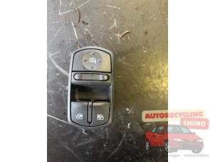 Gebruikte Elektrisch Raam Schakelaar Opel Corsa D 1.2 16V Prijs € 10,00 Margeregeling aangeboden door Autorecycling Chino B.V.