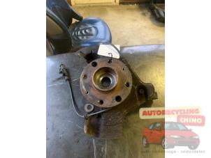 Gebruikte Fusee links-voor Opel Corsa D 1.2 16V Prijs € 35,00 Margeregeling aangeboden door Autorecycling Chino B.V.