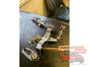 Gebruikte Schakelmechaniek Opel Corsa D 1.2 16V Prijs € 25,00 Margeregeling aangeboden door Autorecycling Chino B.V.
