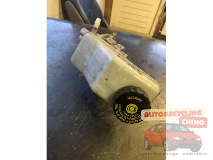 Hoofdremcilinder van een Opel Corsa D 1.2 16V 2013