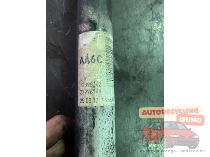 Schokdemper links-achter van een Opel Corsa D 1.2 16V 2013