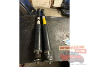 Gebruikte Schokdemper set Volkswagen Up! (121) 1.0 12V 60 Prijs € 40,00 Margeregeling aangeboden door Autorecycling Chino B.V.