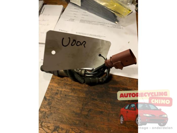 Lambda Sonde van een Volkswagen Up! (121) 1.0 12V 60 2013