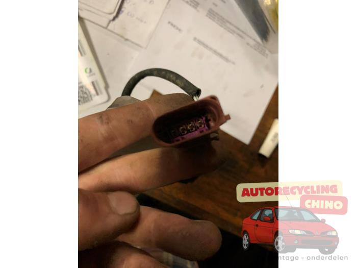 Lambda Sonde van een Volkswagen Up! (121) 1.0 12V 60 2013