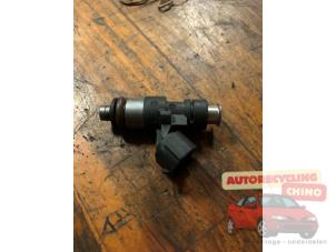 Gebruikte Injector (benzine injectie) Volkswagen Up! (121) 1.0 12V 60 Prijs € 25,00 Margeregeling aangeboden door Autorecycling Chino B.V.