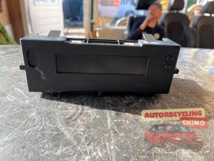 Gebruikte Display Interieur Renault Clio III (BR/CR) 1.4 16V Prijs € 20,00 Margeregeling aangeboden door Autorecycling Chino B.V.