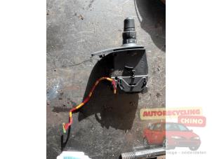 Gebruikte Knipperlicht Schakelaar Renault Clio III (BR/CR) 1.4 16V Prijs € 30,00 Margeregeling aangeboden door Autorecycling Chino B.V.