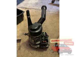 Gebruikte Servopomp Peugeot 308 (4A/C) 1.4 VTI 16V Prijs € 75,00 Margeregeling aangeboden door Autorecycling Chino B.V.
