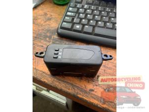 Gebruikte Display Interieur Kia Rio (DC22/24) 1.5 16V Prijs € 25,00 Margeregeling aangeboden door Autorecycling Chino B.V.