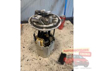 Gebruikte Dieselpomp Mercedes Vito (639.6) 2.2 109 CDI 16V Prijs € 60,00 Margeregeling aangeboden door Autorecycling Chino B.V.