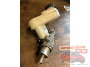 Gebruikte Hoofdremcilinder Renault Twingo II (CN) 1.2 Prijs € 25,00 Margeregeling aangeboden door Autorecycling Chino B.V.